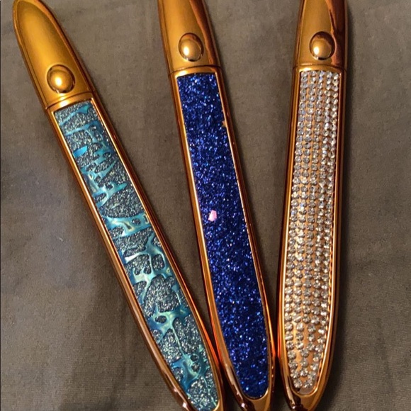 Eyelashes n glue pen - Picture 3 of 3